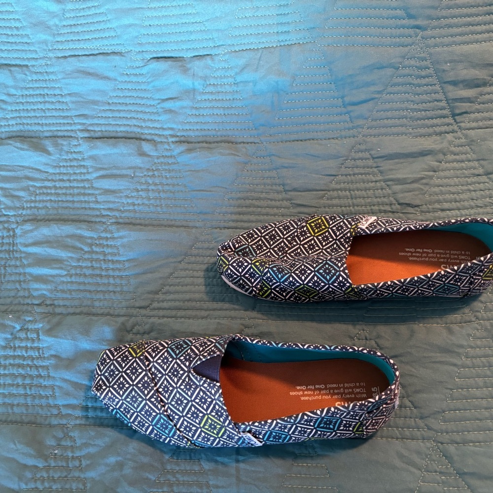 Tom's, navy blue, size 6.5